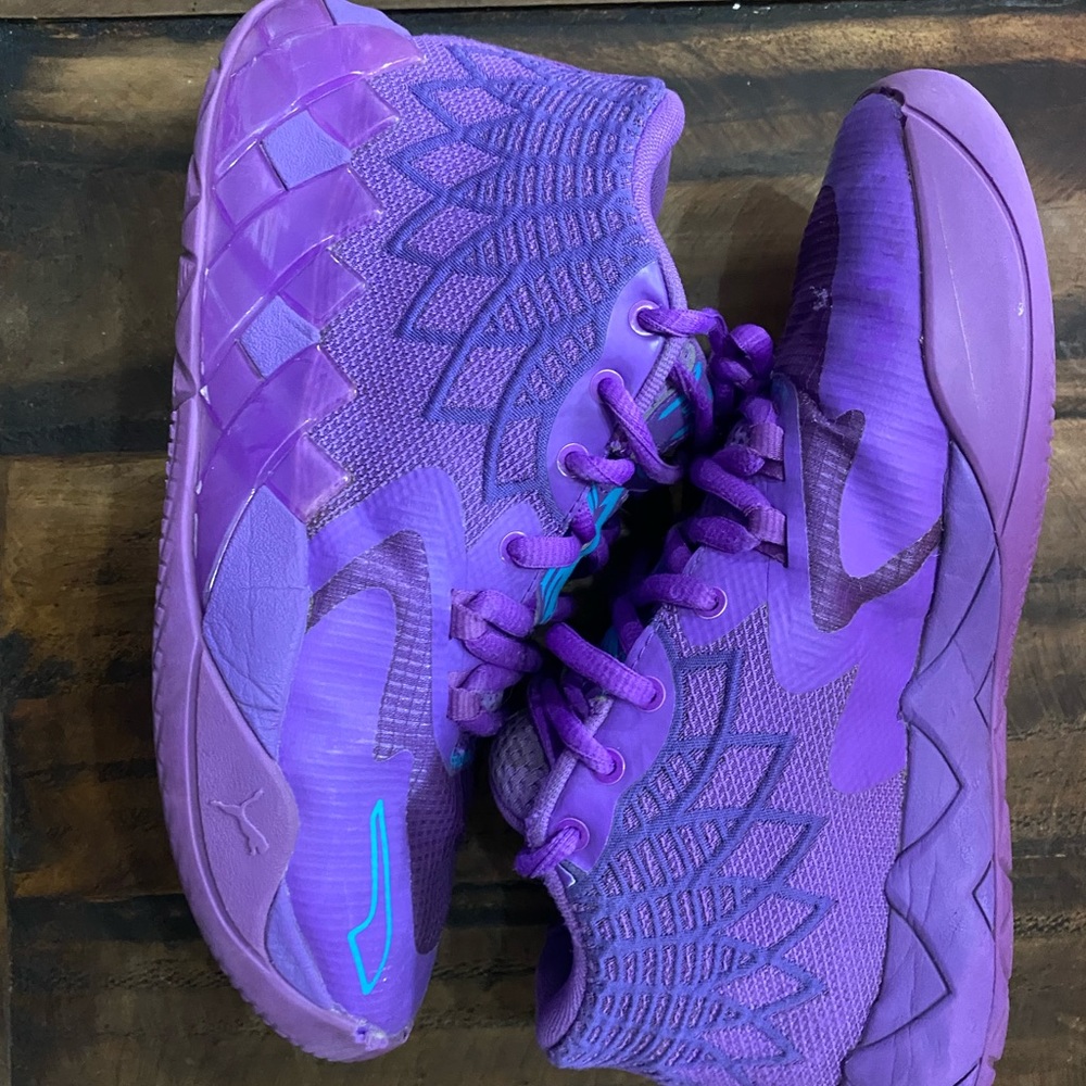 MB01 Queen City Big Kids Shoes size 5.5 (no box)